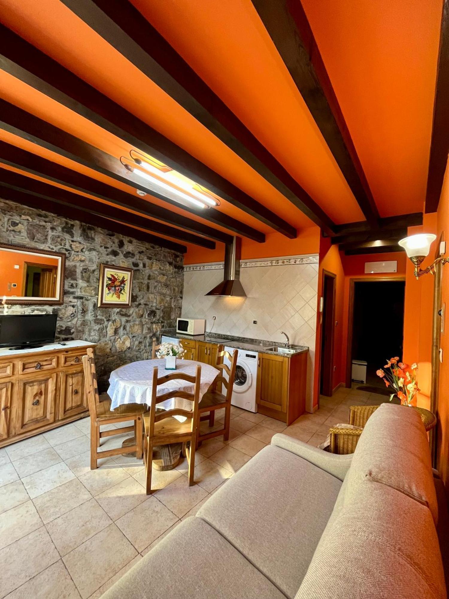 Apartamentos Turisticos Paseo De La Alameda Villaviciosa  Exterior foto